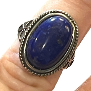 Beautiful lapis lazuli sterling silver oval fancy ornate ring