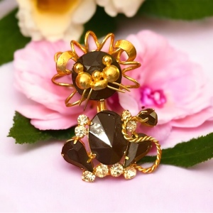 Fun 1960s vintage crystal fancy head wiggling CAT brooch gold finish