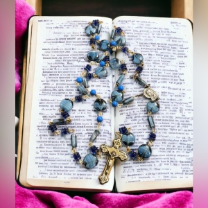 Vintage blue Italian Murano glass Catholic rosary necklace Cross crucifix