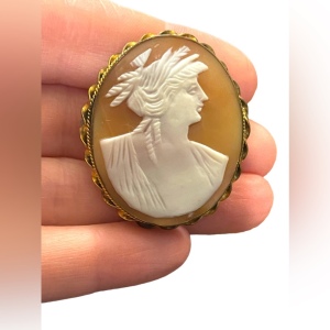 Antique Art Deco Pinchbeck Hand carved shell cameo brooch