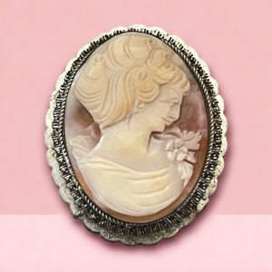 Vintage Ornate 800 sterling silver Hand carved shell cameo brooch…