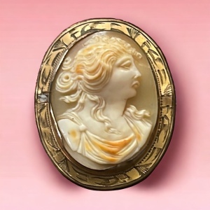 Antique Art Deco Pinchbeck gold plt Hand carved shell cameo brooch etched frame