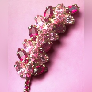 Vintage pink fancy crystal Juliana style gold finish leaf flower brooch