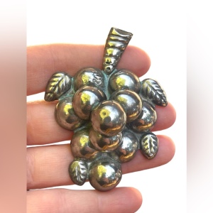 Lovely vintage sterling silver Mexico Wine grapes LARGE brooch