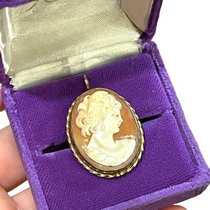 Vintage 1960s 12k Gold filled GF Carved shell cameo pendant