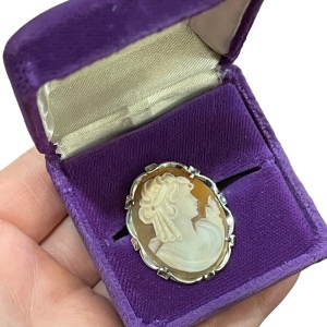 Lovely vintage 1970s Fancy sterling silver 925 Carved lady shell brooch pendant