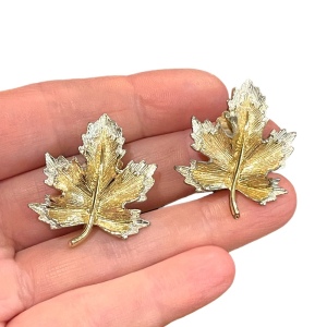 Vintsge Sarah Coventry Gold & silver finish Maple Leaf clip on earrings