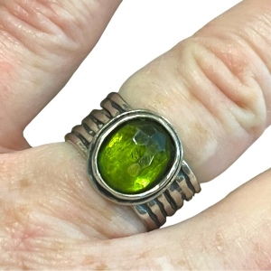 - Vintage Green stone Thick band sterling silver 925 banded ring