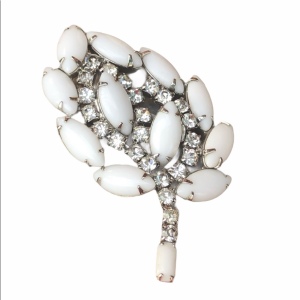 Vintage 1960s Milk glass & crystal brooch silver finish leaf flower