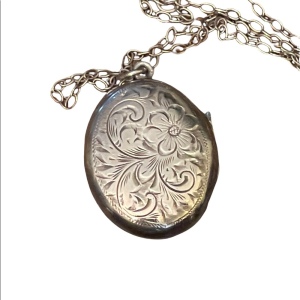 Vintage Sterling silver Etched locket necklace 925