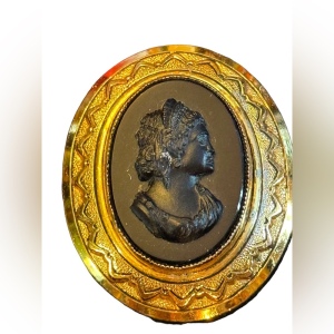 Vintage Gold plt finish ornate design Black glass carved Cameo brooch