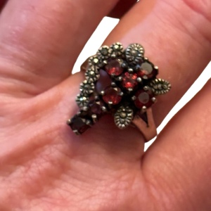 Vintage sterling silver 925 Garnet & Marcasite statement ring