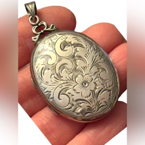 Antique art deco Sterling Silver 925 Large Oval Etched Locket Floral scrolled