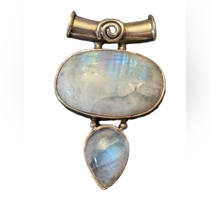 Shimmering genuine Moonstone sterling silver 925 fancy bali Pendant