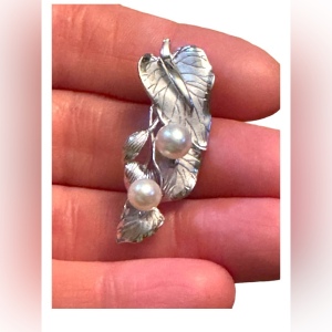 Vintage 925 sterling silver fabcy pearl flower leaf brooxh