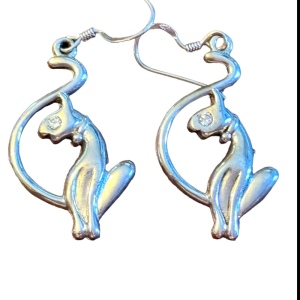 Lovely sterling silver 935 art deco sitting kitty dangle earrings