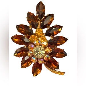 Vintage amber brown crystal fancy Juliana flower brooch gold finish