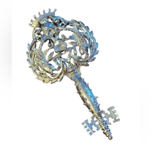 Vintage phosium plated silver finish fancy ornate key pendant brooch