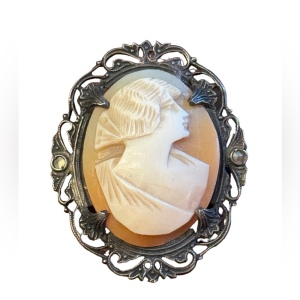 Vintage 1940s sterling silver carved shell cameo brooch