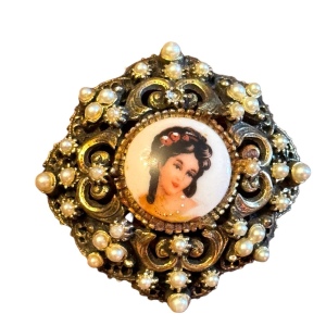 The Most Beautiful Cameo Limoges Brooch Made In France Faux Pearls Golden Tone