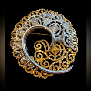 Vintage large substancial gold & silver ornate filagree spiral brooch