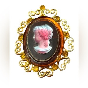 Vintage gold finish scrolled bezel crystal reain cameo brooch pendant