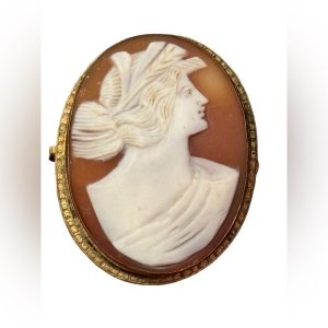 Antique art deco pinchbeck Carved shell cameo brooch