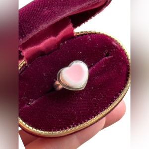 Vintage sterling silver 925 pink coral conch shell heart ring Native American