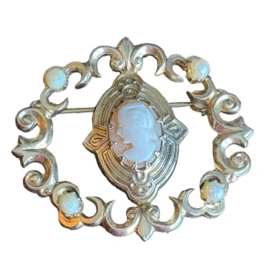 Fancy vintage gold plt carved shell cameo faux pearl brooch