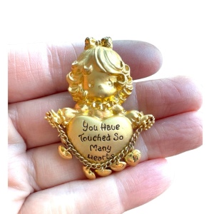 Vintage 1980s gold finish Precious Moments brooch hearts