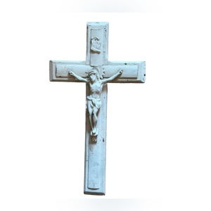 Vintage shabby chic painted white crucifix aged & distressed 1940s cross