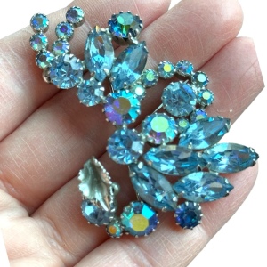 Vintage C1950s AB Sherman unmarked blue crystal brooch silver tone Large