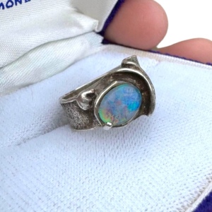 Vintage hand made artisan modernist brutalist OPAL sterling silver ring