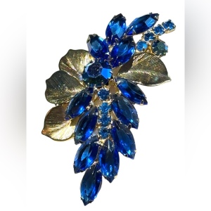 Vintage mid century fancy BLUE crystal flower branch gold finish brooch