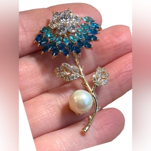 Australian Crystal blue flower gold finish brooch pendant 2.5”