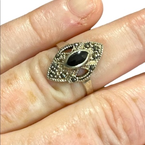 Vintage Sterling silver 925 Black onyx fancy Marcasite ring