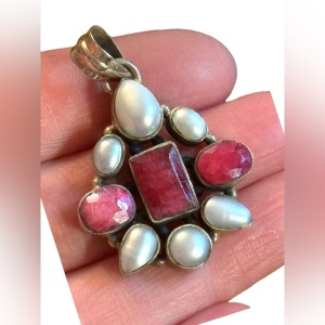 Vintage sterling silver Fresh water pearl & raw ruby flower pendant 925