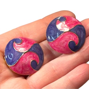 Vintage 1980s chunky round purple and pink swirl clip on enameled earrings