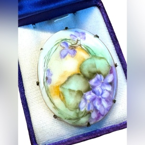 Late Victorian early 1900's hand painted porcelain brooch purple violets