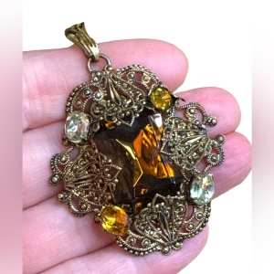 Vintage Estate Unsigned Gold Tone Filigree Metal Amber Rhinestone Glass Brooch